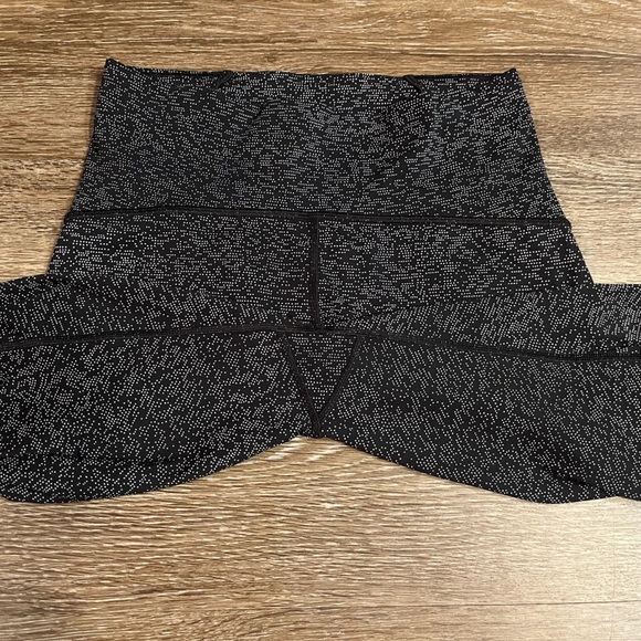 Lululemon Train Times 7/8 Pant 25" in Soundwave White Black / Black Size 6 - Picture 9 of 9